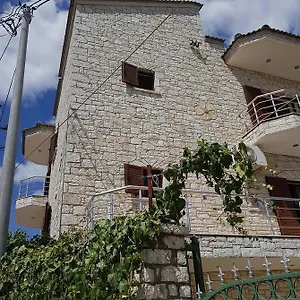 Eglent's Tourist House 3*, Sarandë Albania
