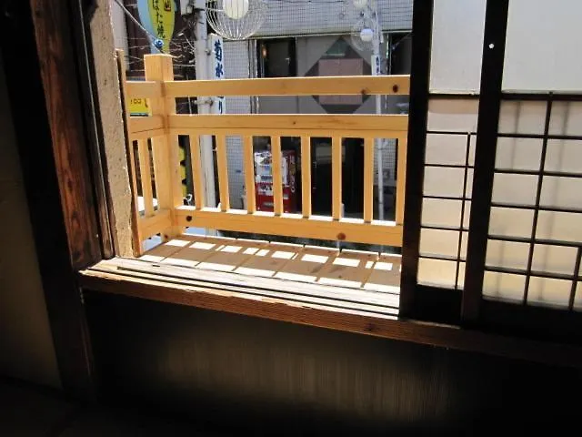 Taito Ryokan Tokio 2*,  Japón