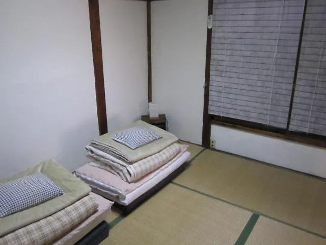 Taito Ryokan Tokio 2*,  Japón